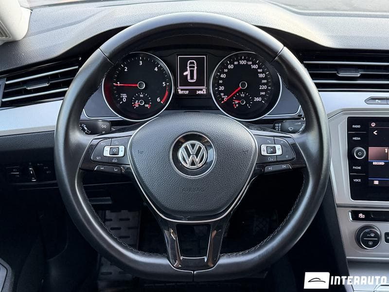2017 Volkswagen Passat — Miniatură 10