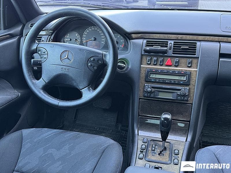 Mercedes E 320 2000 — Миниатюра 7