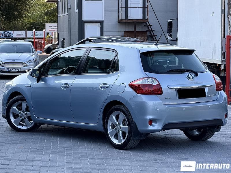 2011 Toyota Auris — Miniatură 4