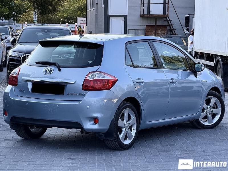 2011 Toyota Auris — Miniatură 2