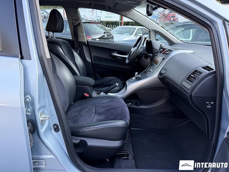 2011 Toyota Auris — Miniatură 6