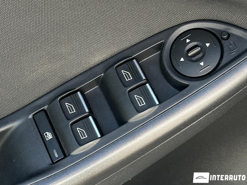 2018 Ford Focus — Miniatură 17