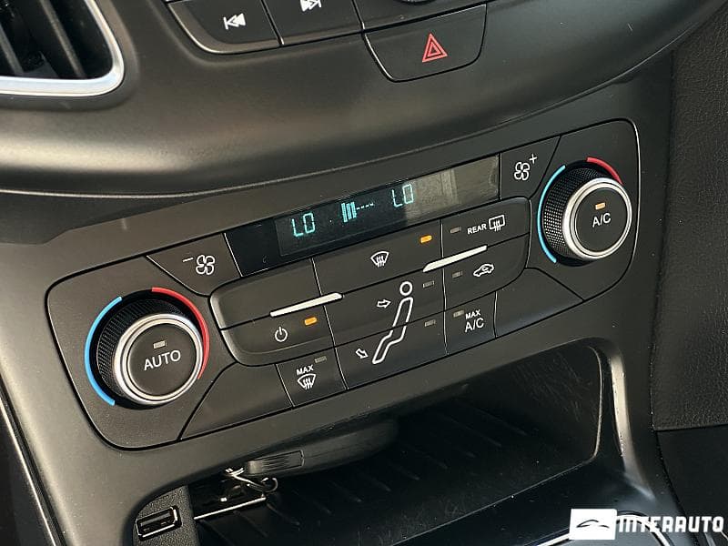 2017 Ford Focus — Miniatură 11