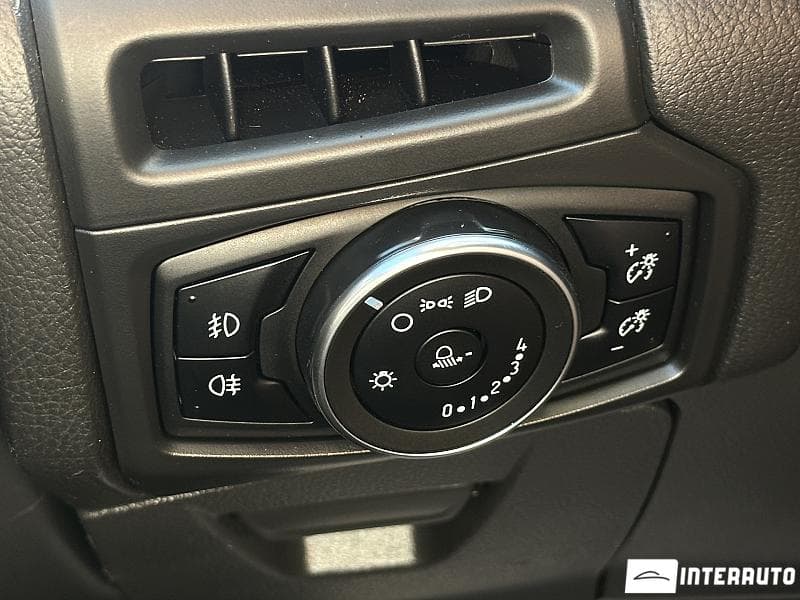 2017 Ford Focus — Miniatură 16