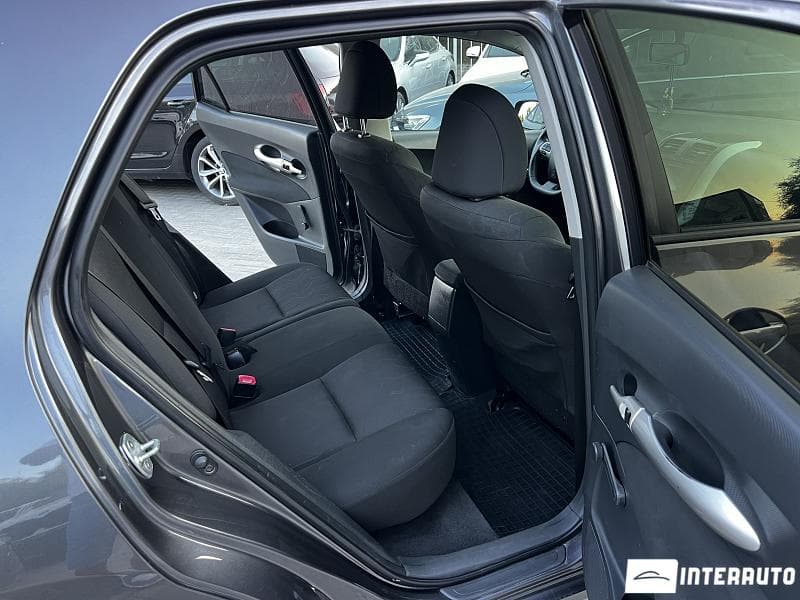 Toyota Auris 2010 — Миниатюра 9