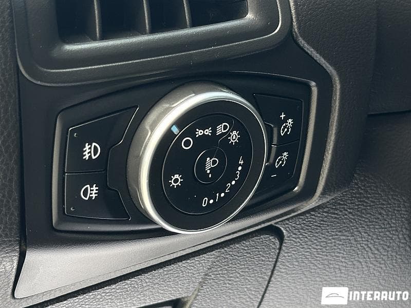 2018 Ford Focus — Miniatură 16