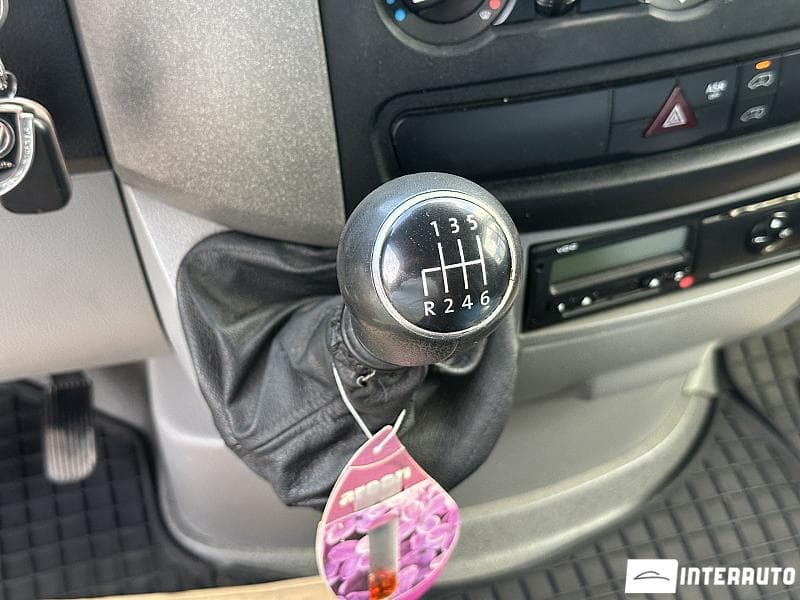 Volkswagen Crafter 2011 — Миниатюра 11