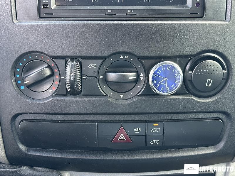 Volkswagen Crafter 2011 — Миниатюра 10