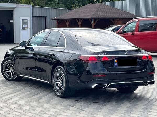 2023 Mercedes E 300e — Miniatură 3