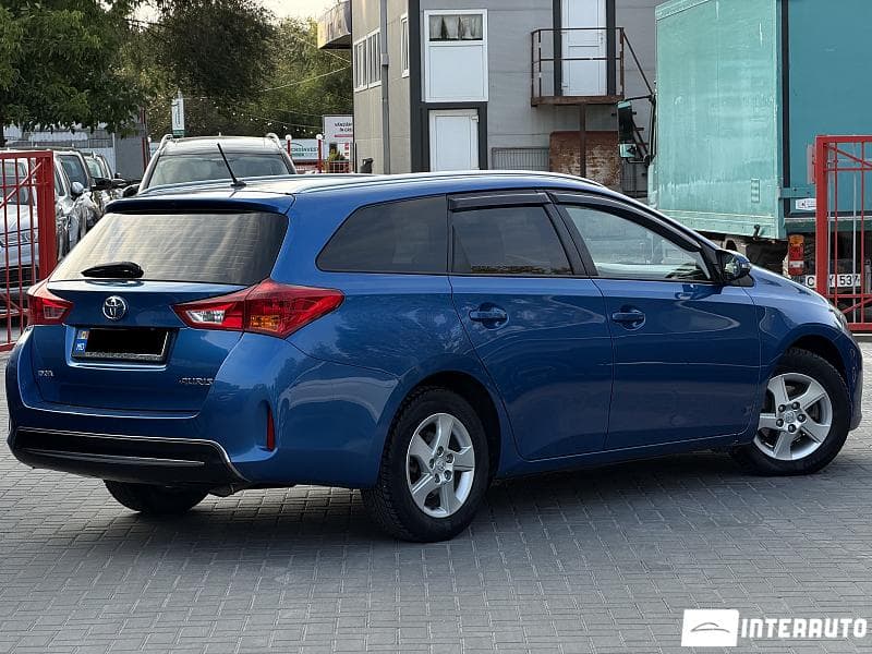 2013 Toyota Auris — Miniatură 4