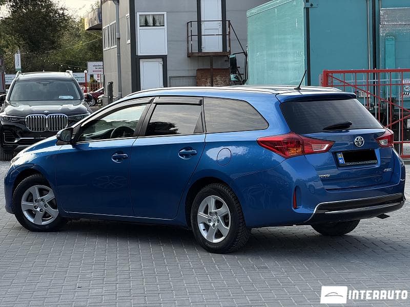2013 Toyota Auris — Miniatură 2