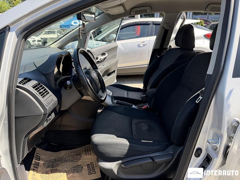 Toyota Auris 2010 — Миниатюра 5
