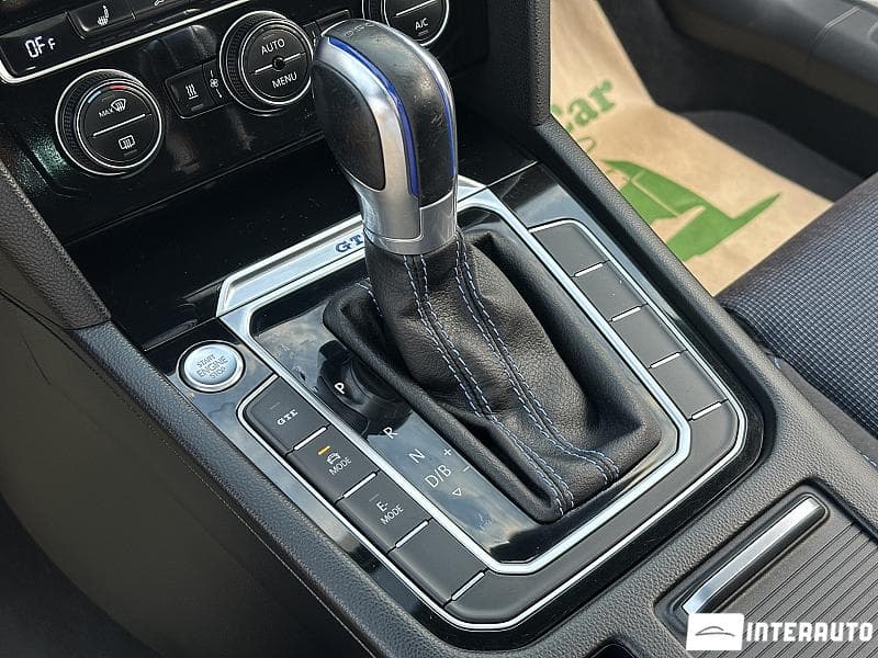 Volkswagen Passat GTE 2016 — Миниатюра 12