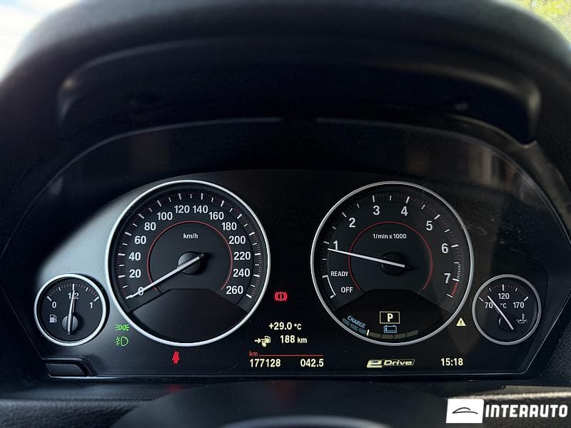 BMW 330E 2017 — Миниатюра 10
