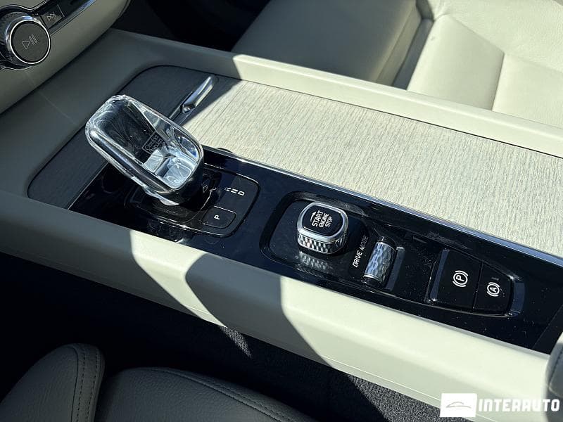 Volvo XC 60 2020 — Миниатюра 11