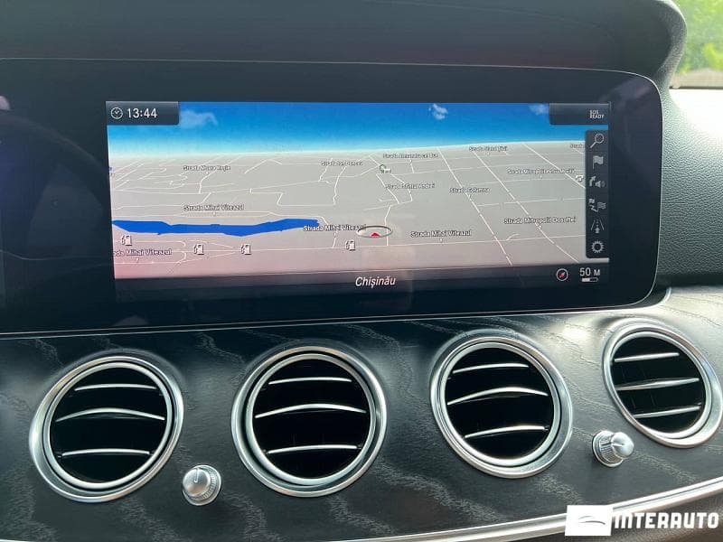 Mercedes E 220 2019 — Миниатюра 14