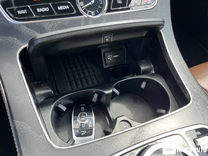 Mercedes E 220 2019 — Миниатюра 17