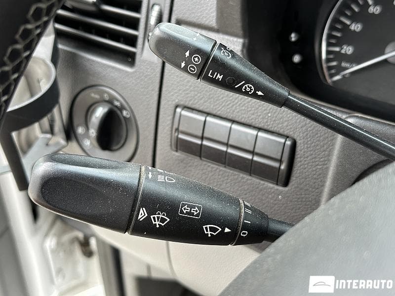 Mercedes Sprinter 2018 — Миниатюра 15