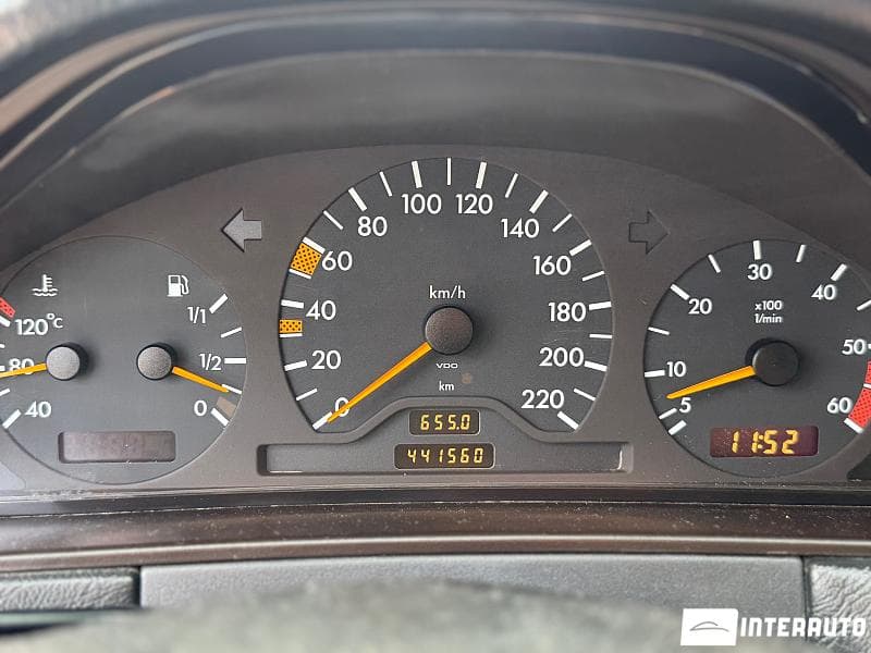 Mercedes E 220 1997 — Миниатюра 8