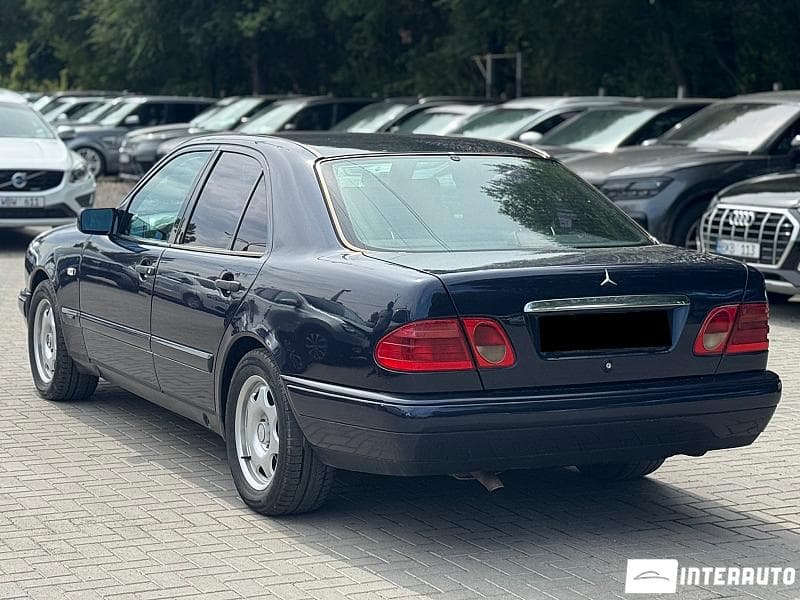 Mercedes E 220 1997 — Миниатюра 4