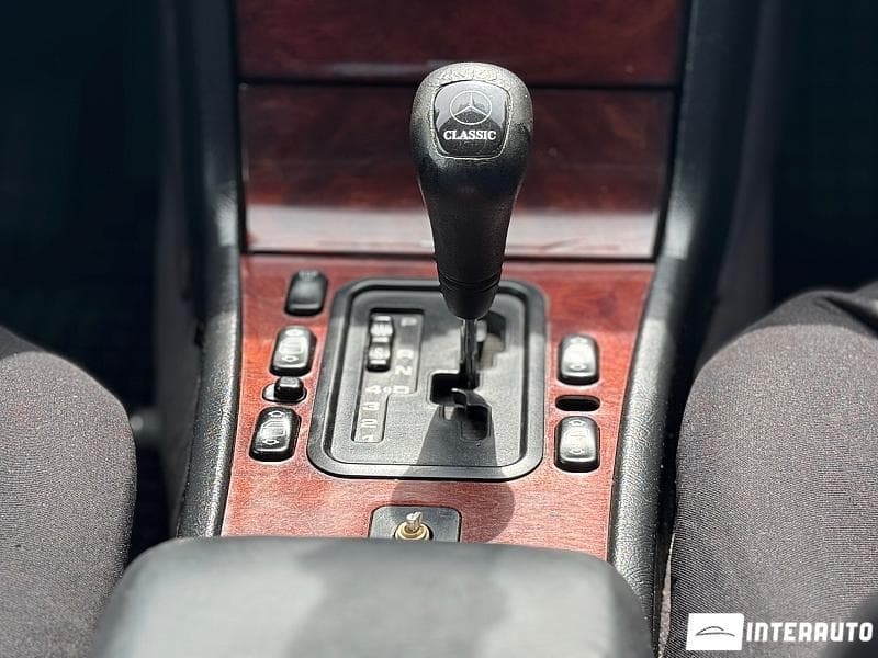 Mercedes E 220 1997 — Миниатюра 10