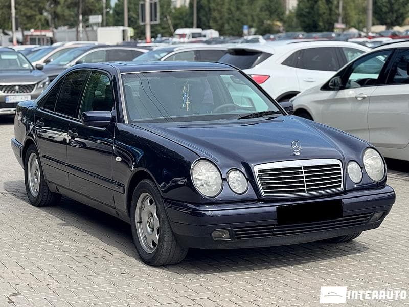 Mercedes E 220 1997 — Миниатюра 3