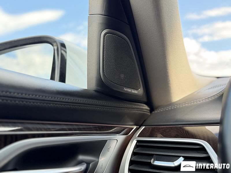BMW 740e 2016 — Миниатюра 11