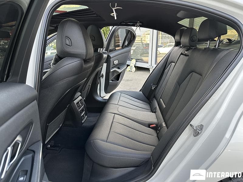 BMW 330 2019 — Миниатюра 17