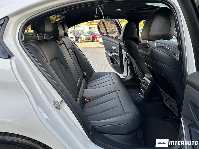 BMW 330 2019 — Миниатюра 14