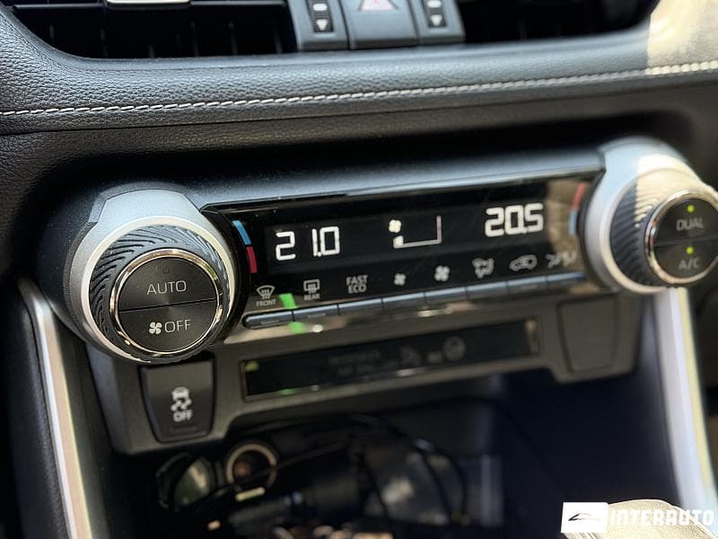 2020 Toyota Rav-4 — Miniatură 12