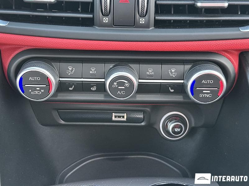 Alfa Romeo Giulia 2021 — Миниатюра 10