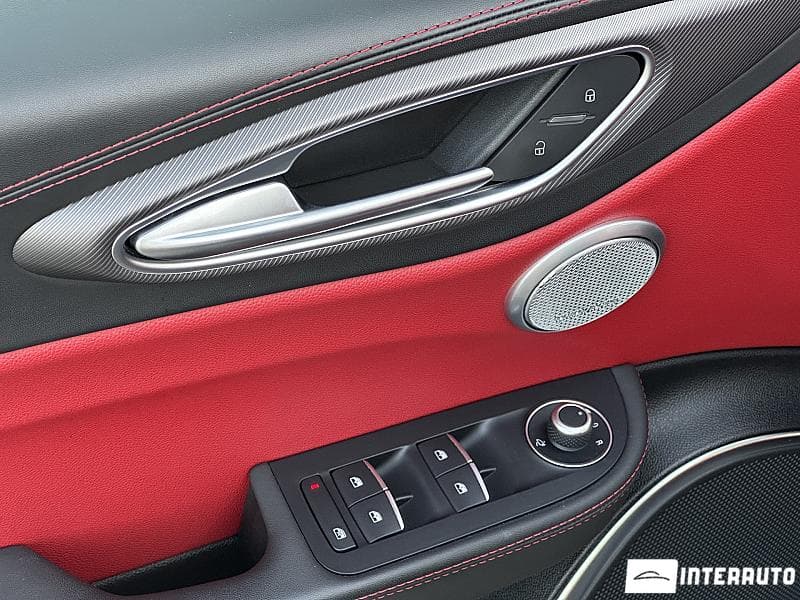 Alfa Romeo Giulia 2021 — Миниатюра 19