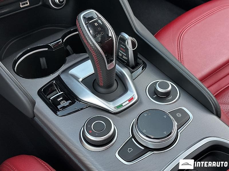 Alfa Romeo Giulia 2021 — Миниатюра 11