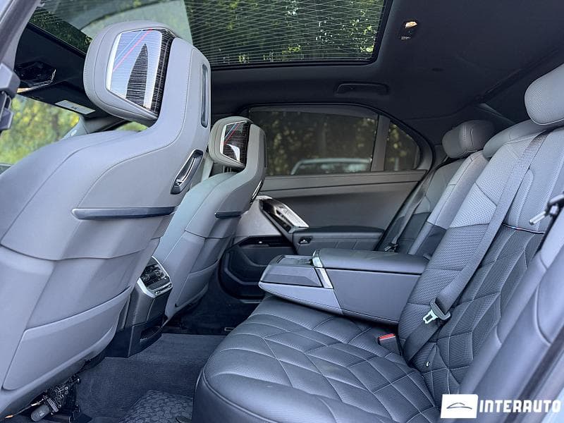 BMW 760 2022 — Миниатюра 21