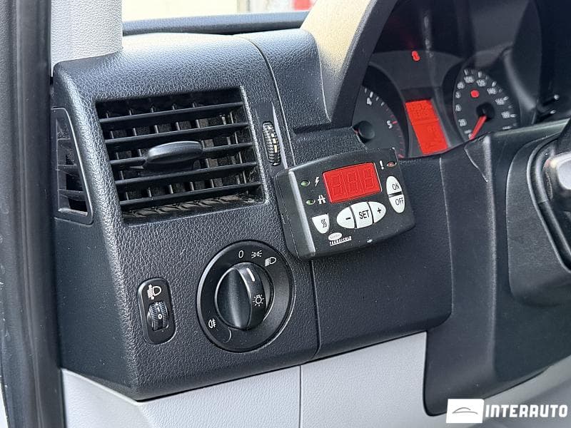 Volkswagen Crafter 2012 — Миниатюра 8