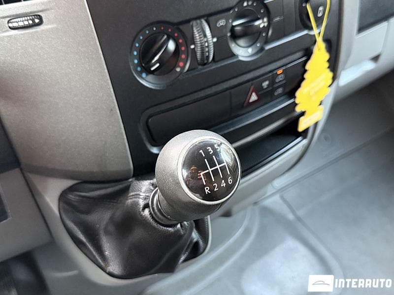 Volkswagen Crafter 2012 — Миниатюра 11