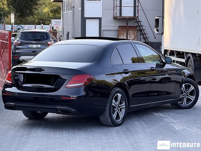 Mercedes E 220 2018 — Миниатюра 3