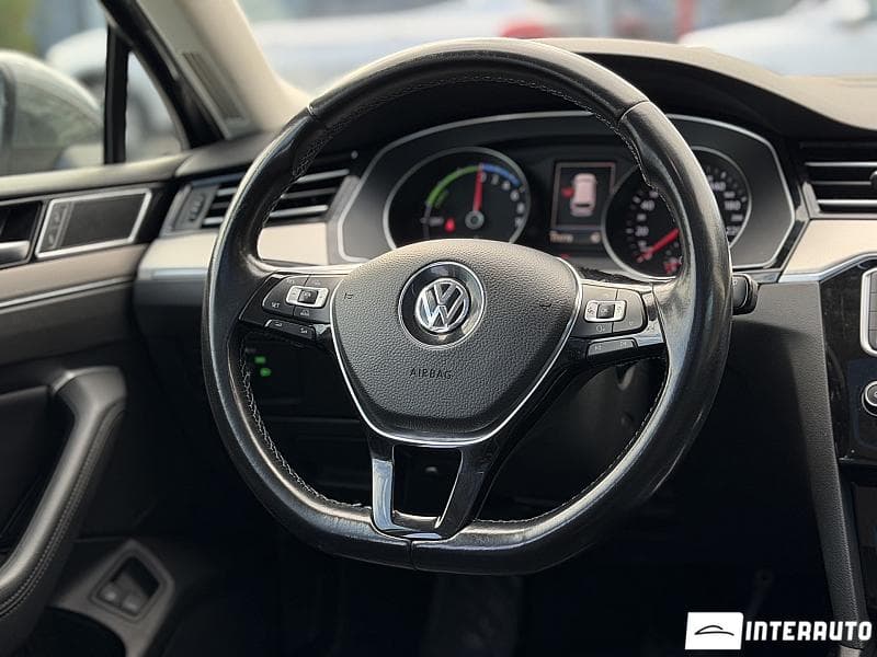 Volkswagen Passat GTE 2017 — Миниатюра 10