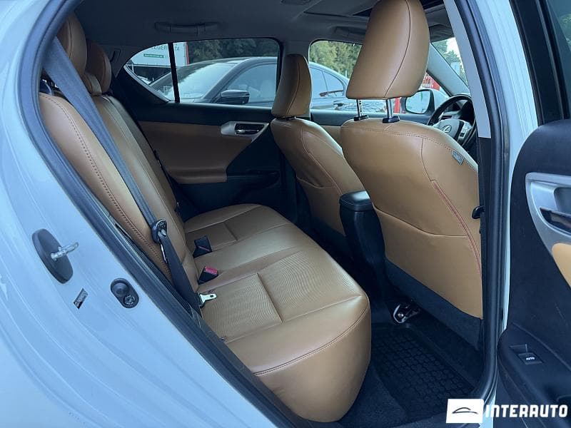 Lexus CT 200h 2011 — Миниатюра 8