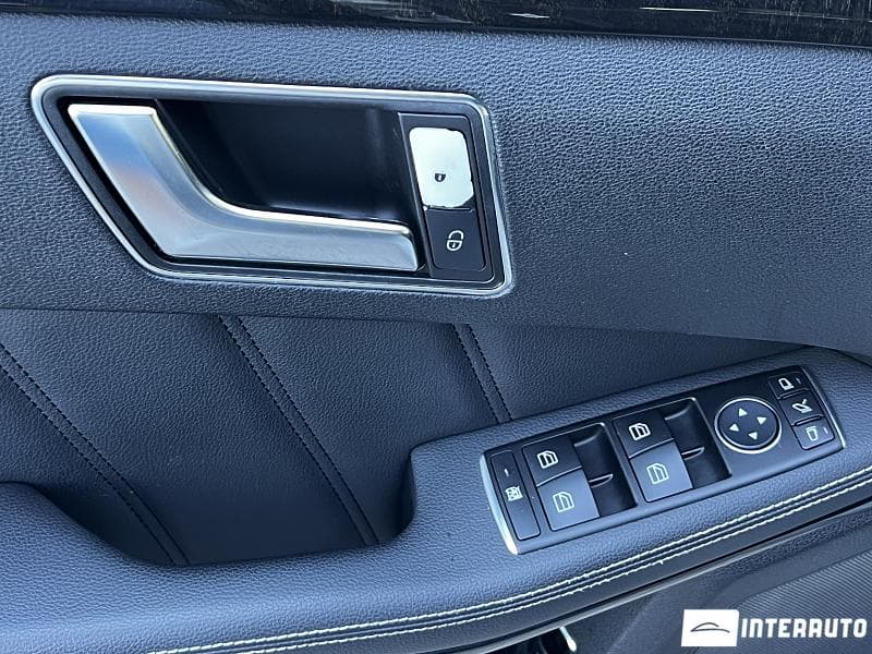 Mercedes E 220 2012 — Миниатюра 16