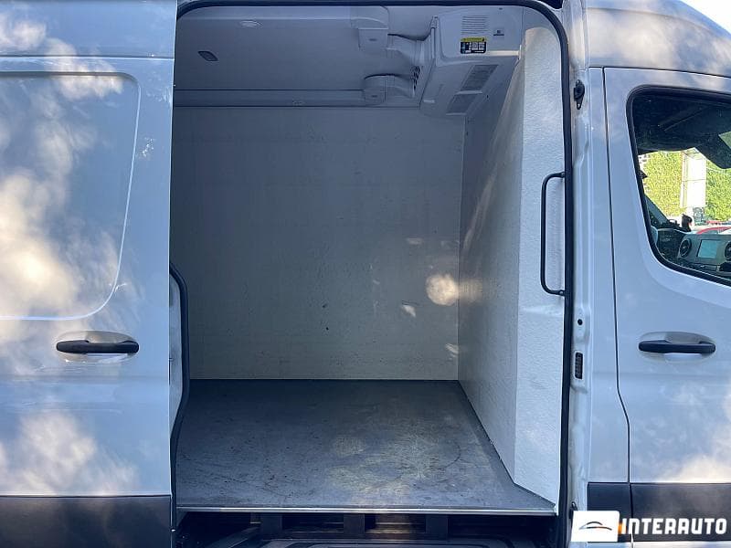 Mercedes Sprinter 2021 — Миниатюра 16