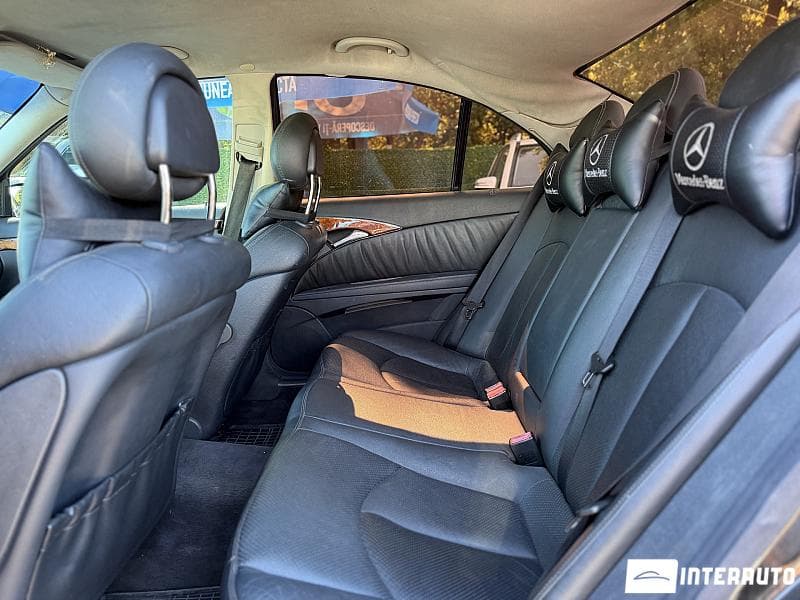 Mercedes E 220 2004 — Миниатюра 16