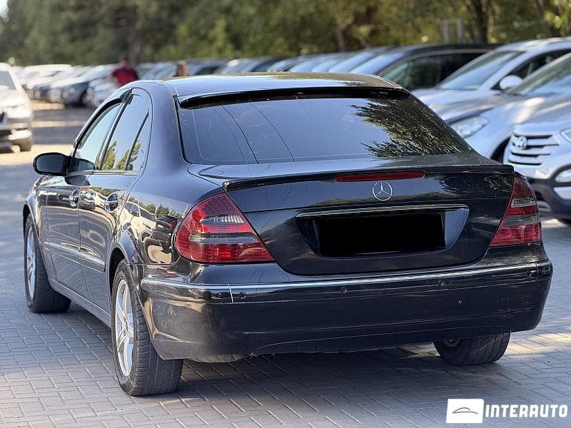 Mercedes E 220 2004 — Миниатюра 4