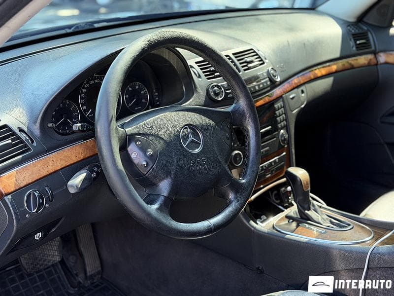 Mercedes E 220 2004 — Миниатюра 7