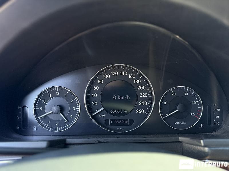 Mercedes E 220 2004 — Миниатюра 9