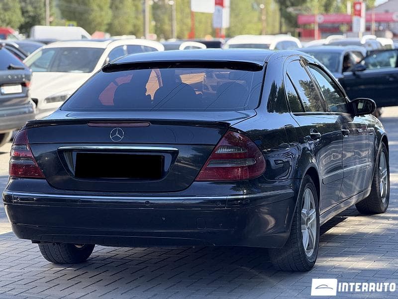 Mercedes E 220 2004 — Миниатюра 2