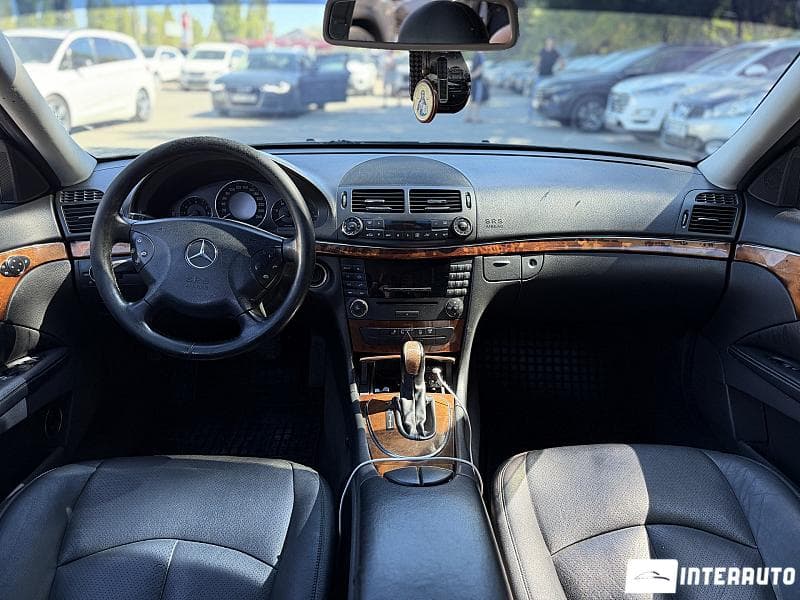 Mercedes E 220 2004 — Миниатюра 10