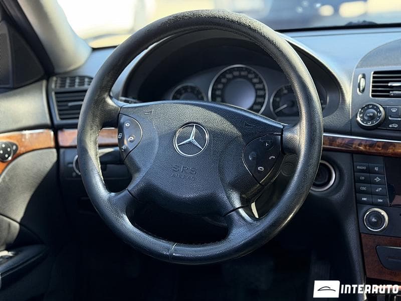 Mercedes E 220 2004 — Миниатюра 8
