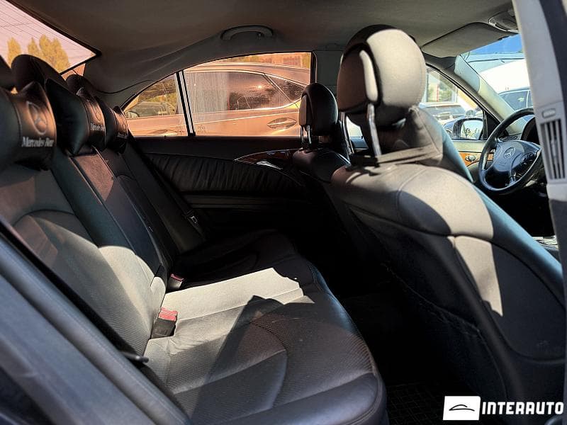 Mercedes E 220 2004 — Миниатюра 15
