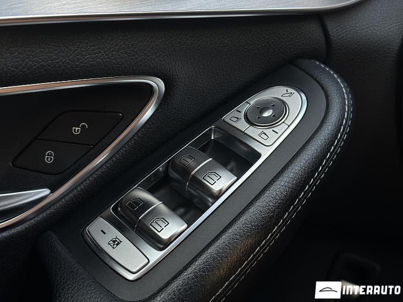 Mercedes C 220 2018 — Миниатюра 8